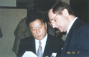 1996年12月，謝禮立院士和加州大學（伯克利）的Jack Moehle教授在討論